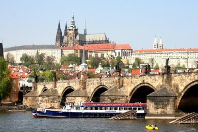 1 hour Prague Panoramic Vltava River sightseeing Cruise - Prague Castle and Kampa Island views: where to aim your camera