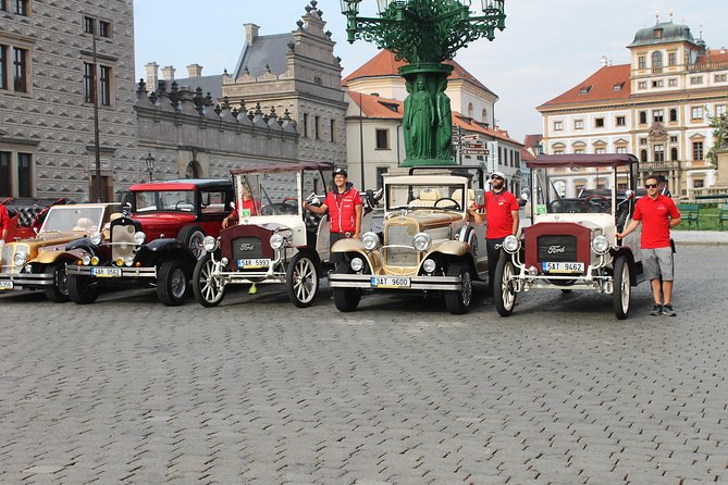 1,5 hour oldtimer convertible Prague sightseeing tour - Petrín Tower and the Eiffel-copy moment