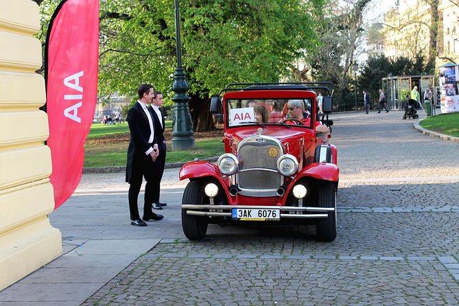 1,5 hour oldtimer convertible Prague sightseeing tour - Old Town Square, the Astronomical Clock, and St. Wenceslas