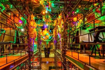 Alternative bar tour with dinner in the art district - Stop 1: A beer gallery with 400 choices, plus art-district context