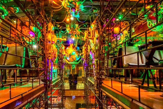 Alternative bar tour with dinner in the art district - Stop 1: A beer gallery with 400 choices, plus art-district context