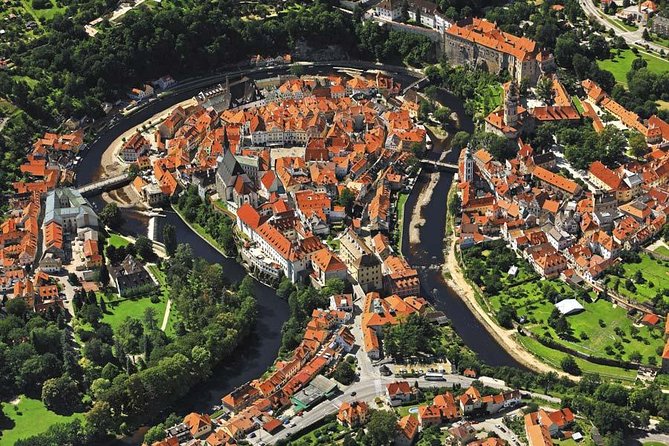 Cesky Krumlov Full day tour from Prague and back - Český Krumlov: a fairytale town built on the Vltava’s bend