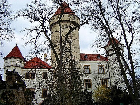 Cesky Krumlov Private day trip from Prague with Lunch and Castle admission - Historic center stroll after lunch: when the medieval town hits