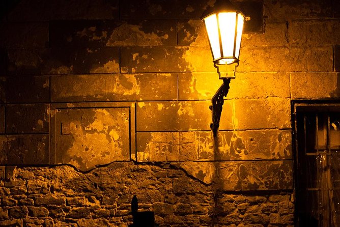 Dark Shadows of the Old Town: A Self-Guided Audio Tour of Prague - VoiceMap Setup: Offline Audio, Maps, and the Smartphone Reality