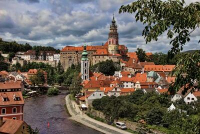 From Prague: Český Krumlov Full-Day Tour with Pickup - Pickup and the van ride: the day gets easier right away