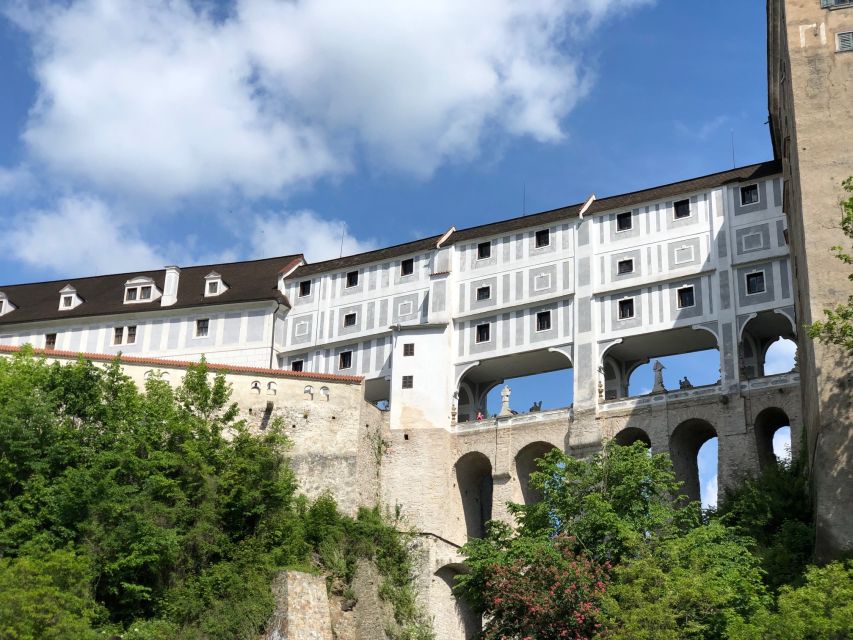 From Prague: Full-Day Český Krumlov Tour with Lunch - Lunch and that second sightseeing hour: keep it flexible