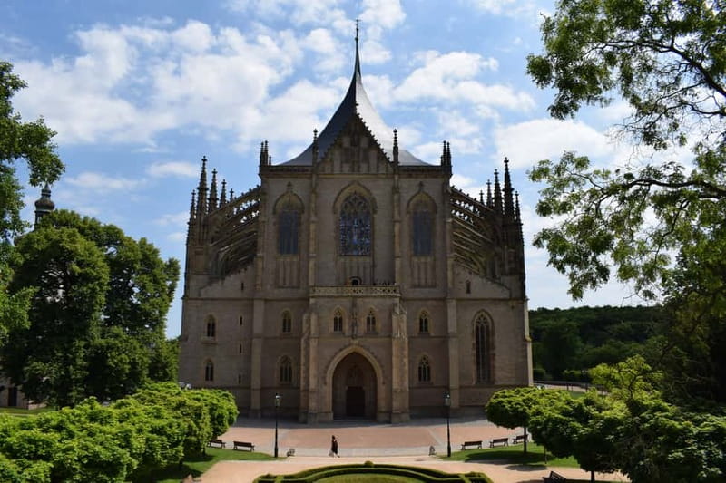 From Prague: Half-Day Coach Tour to Kutná Hora - The Walking Town Moment: Stone Fountain and Time to Breathe