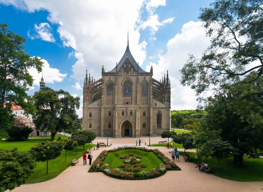 From Prague: Kutná Hora Day Excursion with Bone Church - The 60 minutes of free time: use it like a local, not a tourist