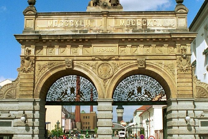 Glass and Brewery Day Trip from Prague - Getting there: hotel pickup, group size, and the pace