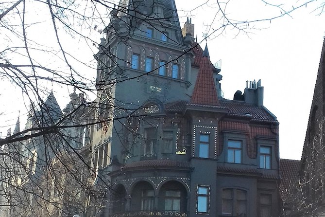 Jewish Prague Walking Tour - Old Town Square Finale: Churches and the Astronomical Clock