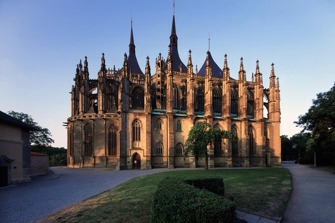 Kutna Hora Half-Day, Incl. the Bone Church & St.Barbara Cathedral - Getting there from Prague: the 12:30 start and what 6 hours really means