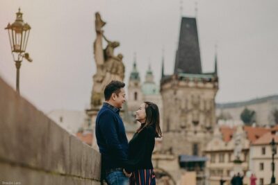photoshoot in prague - Staroměstské náměstí: getting the Old Town look without the chaos