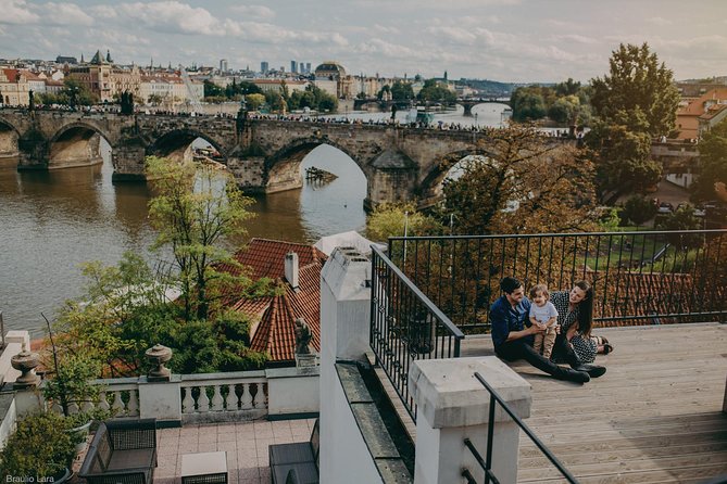 photoshoot in prague - Charles Bridge: the photo stop people chase in Prague