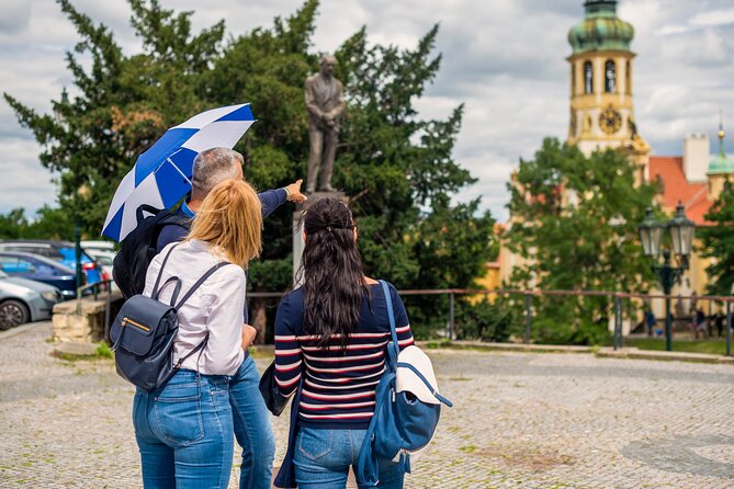 Prague: 1-Hour Castle Tour With Fast-GET Admission Ticket - Guide styles, language, and how to get the most from your hour