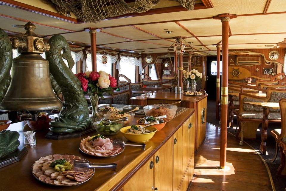 Prague: 2-Hour Lunch Cruise on the Vltava River - Meeting point near Old Town Square: where to check in