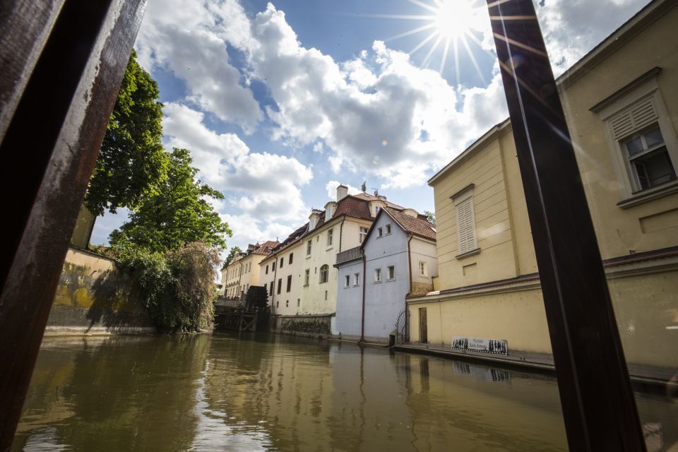 Prague: 3–Hour Castle Grounds Walking Tour and River Cruise - Ending in the oldest vineyard: a practical photo finish