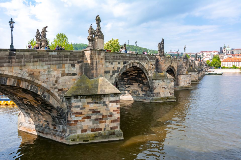 Prague: 3-Hour Old Town and Prague Castle Tour in German - Who should book this Old Town and Castle tour in German?