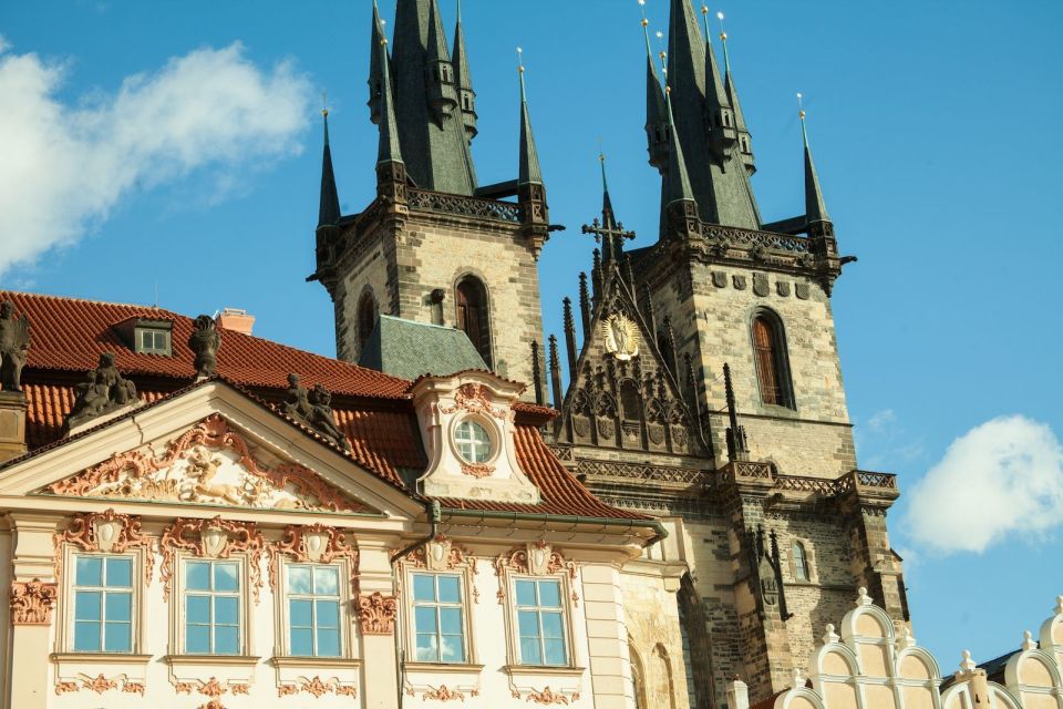 Prague: 3-Hour Old Town and Prague Castle Tour in German - Josefov (Jewish Quarter): synagogue exteriors and cemetery atmosphere