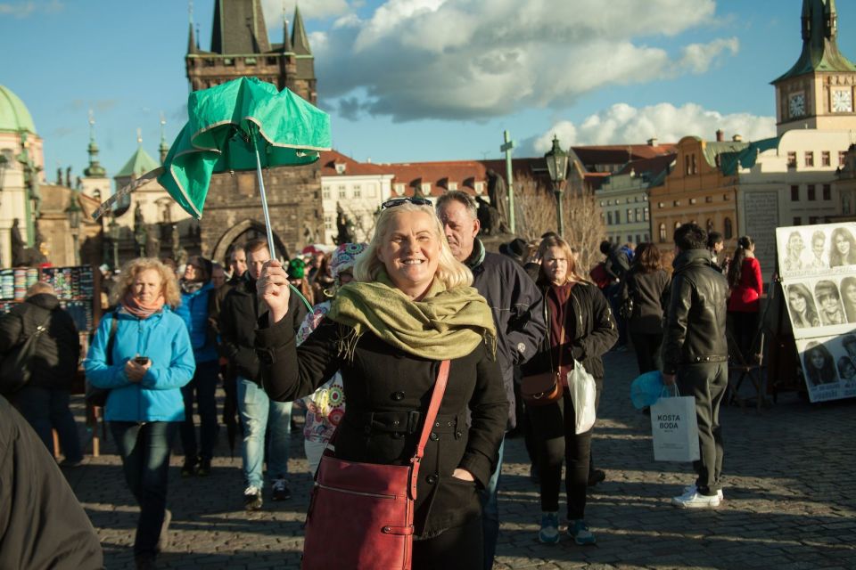 Prague: 3-Hour Old Town and Prague Castle Tour in German - Ending at St. Wenceslas vineyard: a finish you can build on