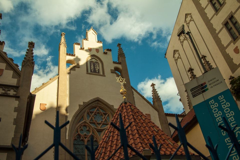 Prague: 3-Hour Old Town and Prague Castle Tour in German - The Prague Astronomical Clock stop: photos now, legends after