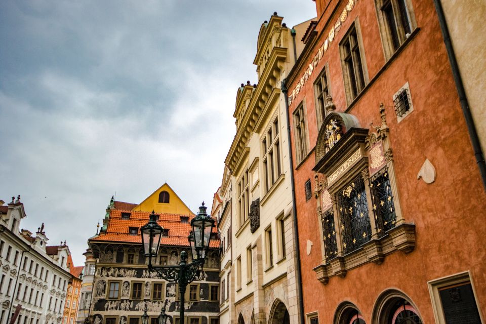 Prague: 3-Hour Walking Tour of Old Town & Prague Castle - Breaks and guide style: how the best tours stay fun