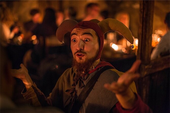 Prague 5 Courses Medieval Dinner and Live Performances - Drinks and service: what unlimited really feels like