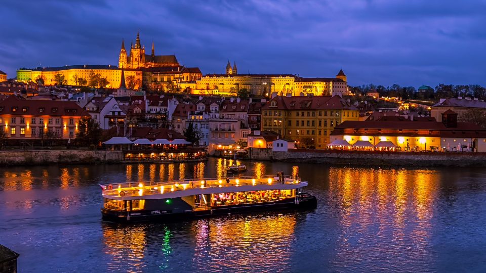 Prague: 50-Minute Sightseeing Evening Cruise - Onboard Wi-Fi and the Bar: Turn the Cruise Into a Real Evening