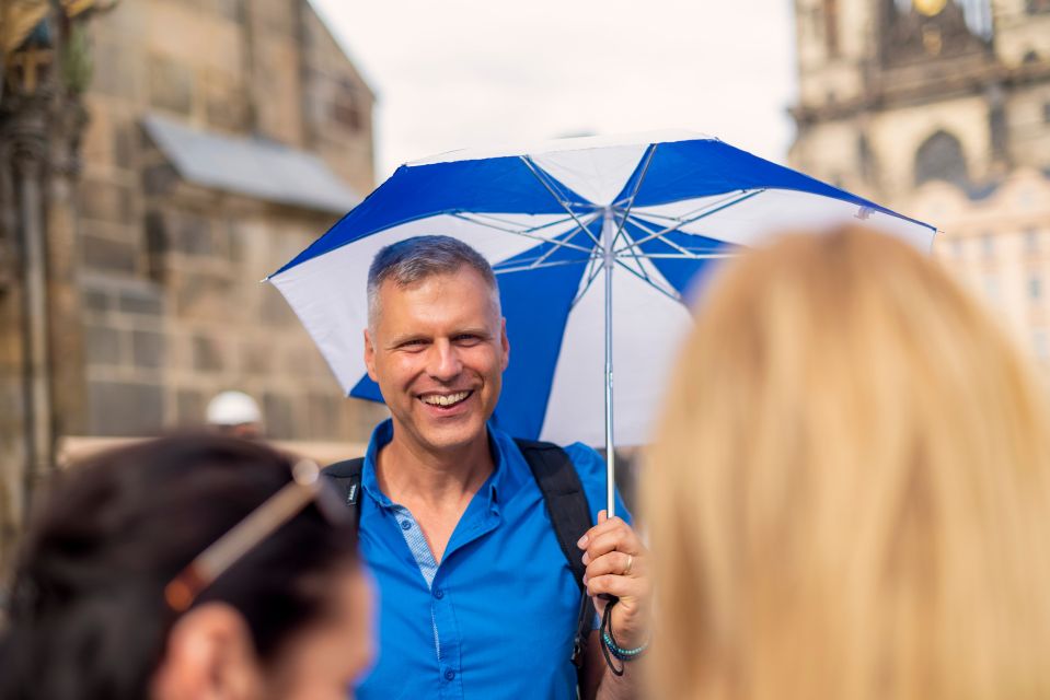 Prague: 6-Hour Tour with River Boat Cruise and Lunch - Old Town Square: legends, geometry, and real orientation