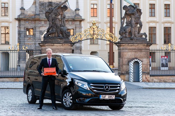 Prague Airport Shared Arrival Transfer - Timing Reality Check: Flight Delays and Airport Bottlenecks