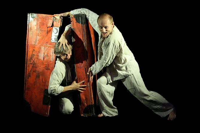 Prague 'Antologia' Black Light Show by Black Light Theatre Srnec - Group size and the small-venue vibe