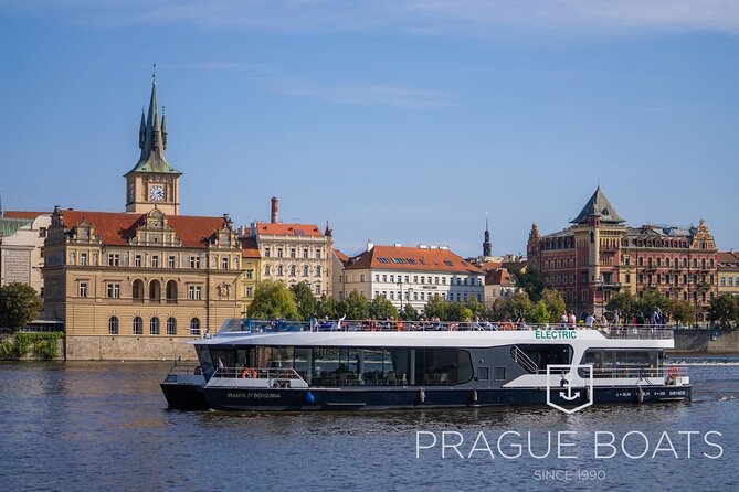 PRAGUE BOATS: 50-Minute Sightseeing Cruise - Night Cruise Worth It? Lights vs Clarity