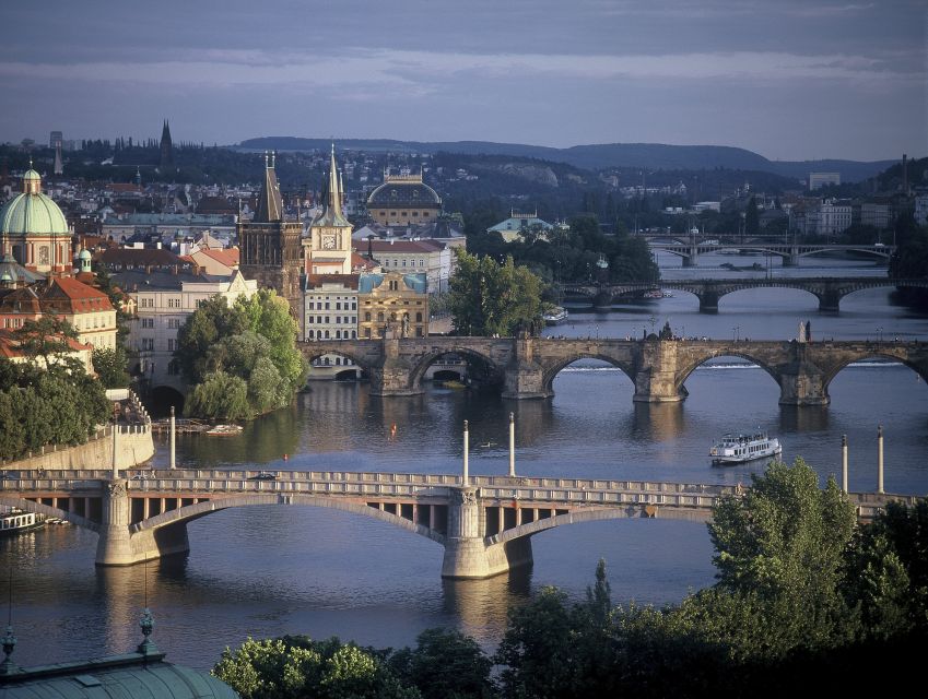 Prague: Bus and Boat Tour - Meeting point, duration, and how to plan your day
