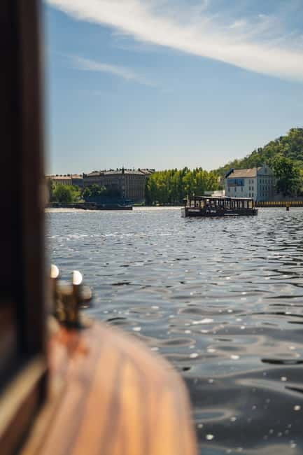 Prague: Canal Cruise Around Charles Bridge - Audio on headphones: 19 languages, your choice, your pace