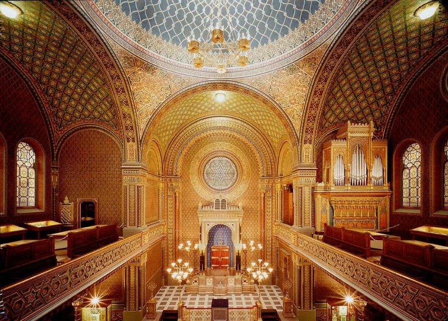 Prague: Classical Concert in the Spanish Synagogue - Who performs: FOK Symphony Orchestra musicians in a chamber setup