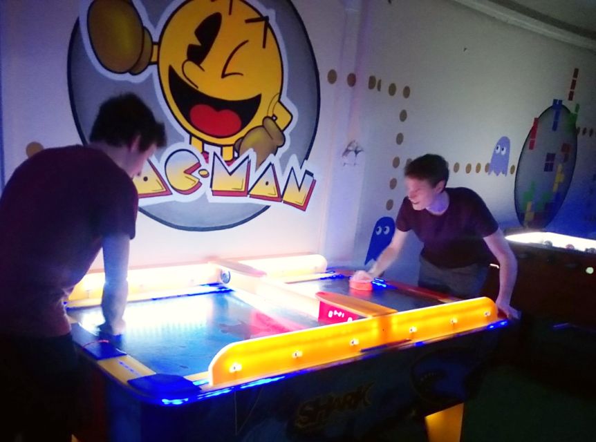 Prague: Glow Golf Mini Golf Game by UV Light - Small Details That Make a Difference Inside