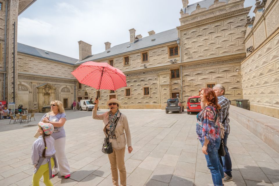 Prague: Guided Bus & Walking Tour with River Cruise & Lunch - Language and guide style: what changes by your departure
