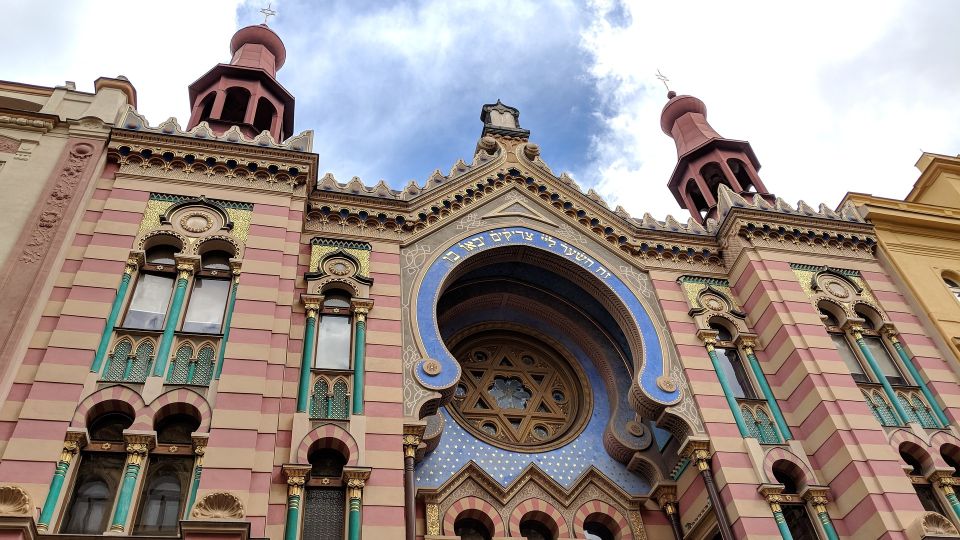 Prague: Guided Walking Tour of Prague's Jewish Quarter - Meeting by the navy umbrella: starting the walk the easy way