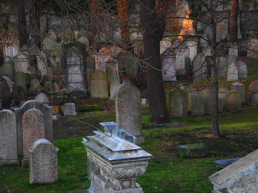 Prague: Guided Walking Tour of Prague's Jewish Quarter - Old Jewish Cemetery: the stop many people remember most