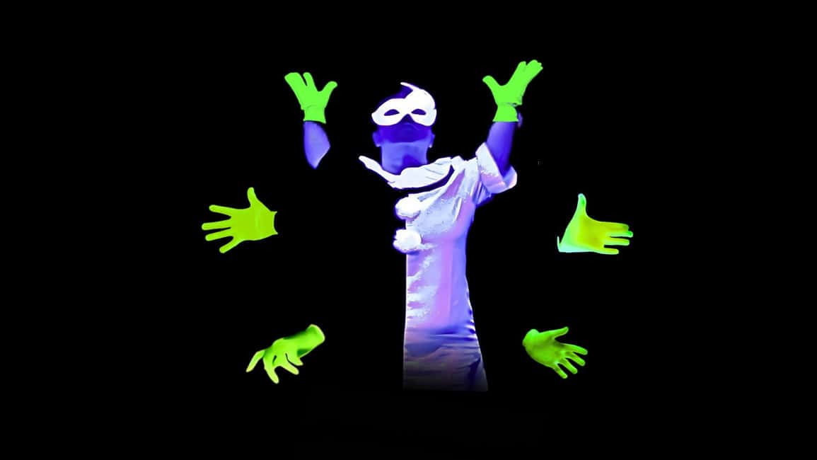 Prague: Images of Love Black Light Theatre Show - Film projections plus black light: what you’re actually seeing