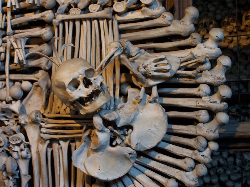 Prague: Kutná Hora, St Barbara's Cathedral and Bone Church - Walking the UNESCO center: townhouse styles you can spot yourself
