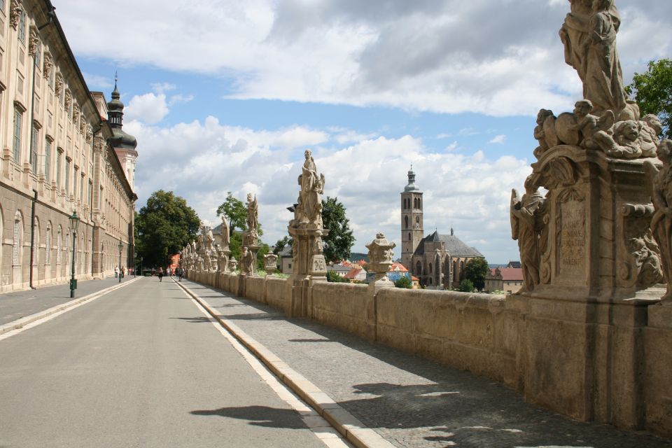 Prague: Kutná Hora, St Barbara's Cathedral and Bone Church - Free time in Kutná Hora: shop, snack, or just wander