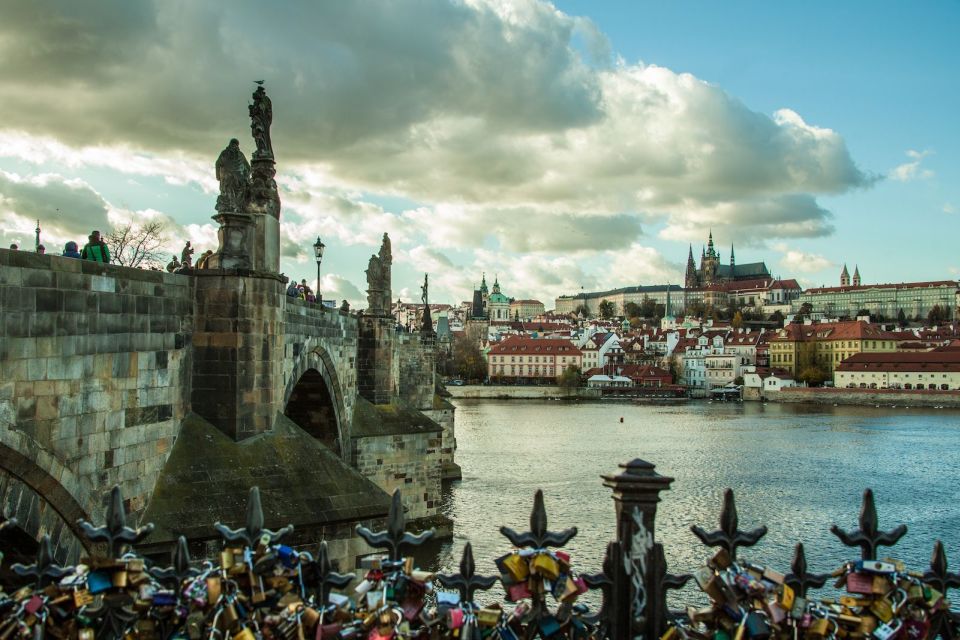 Prague: Old Town and Jewish Quarter Guided Tour in German - Key things I’d look for