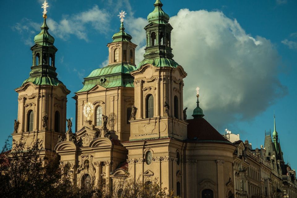Prague: Old Town and Jewish Quarter Guided Tour in German - Where it starts: Old Town Square (and the Týn skyline)