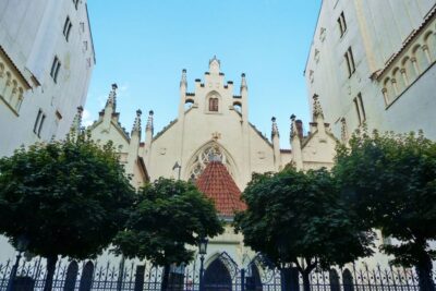Prague: Old Town and Jewish Quarter Tour - Old Town Square and the Astronomical Clock: more than a postcard