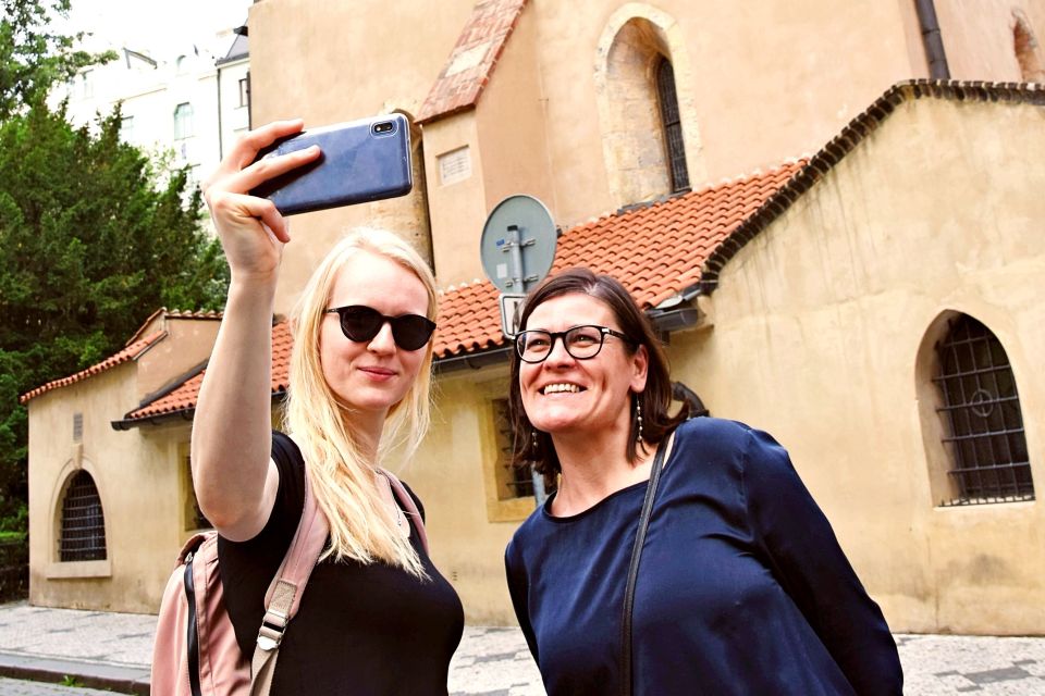 Prague: Old Town and Jewish Quarter Tour - Synagogues and the Old Jewish Cemetery: reading faith on stone