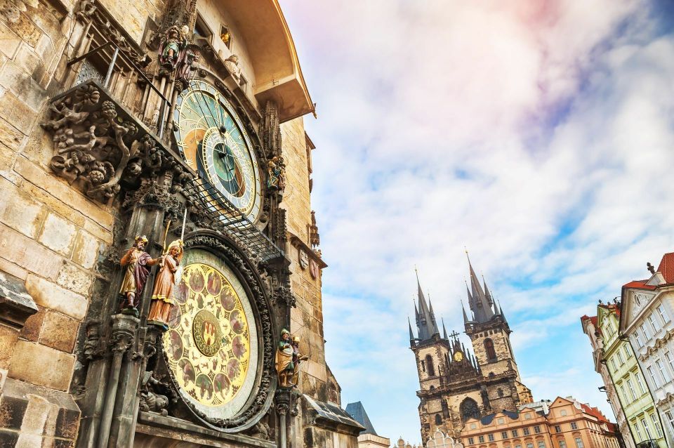 Prague: Old Town, Jewish Quarter & Astro Clock Walking Tour - Group size, pace, and the multilingual reality