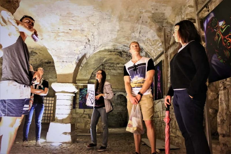 Prague: Oldtown, Medieval Underground & Dungeon History Tour - Medieval street-level events told from below