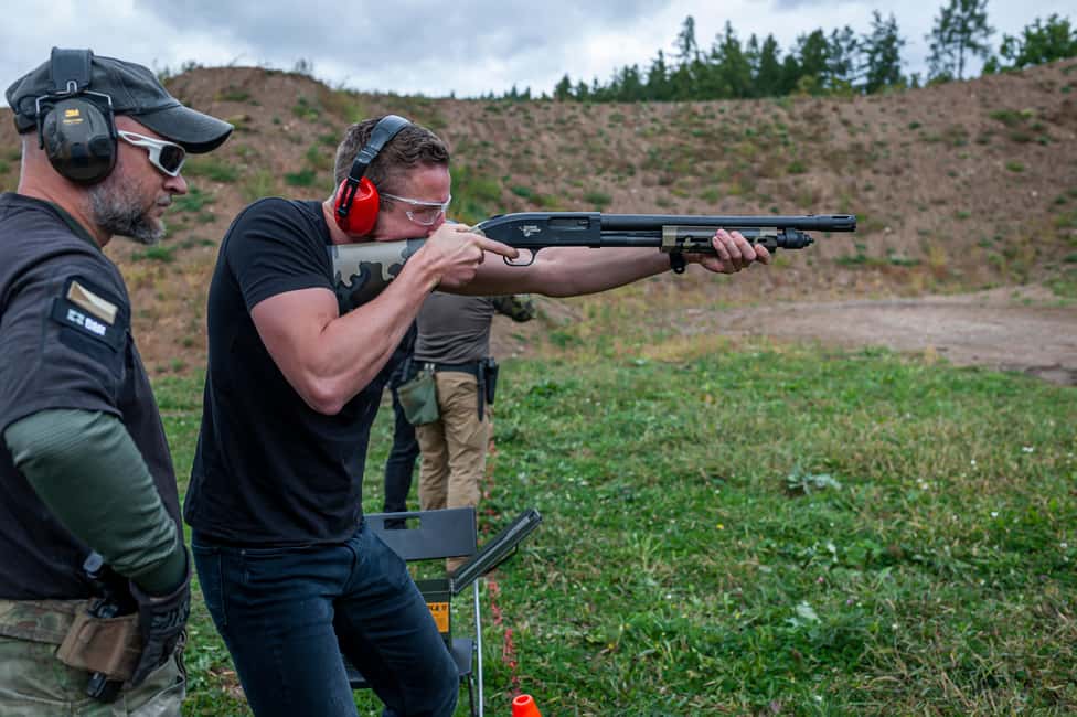 Prague: Outdoor Shooting Experience with up to 10 Guns - Targets, controls, and the role of your instructor