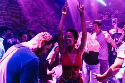 Prague: Pub Crawl with Unlimited Drinks & 5-floor Club Entry - The multi-stop format: how 3–4 venues and welcome shots keep it fun