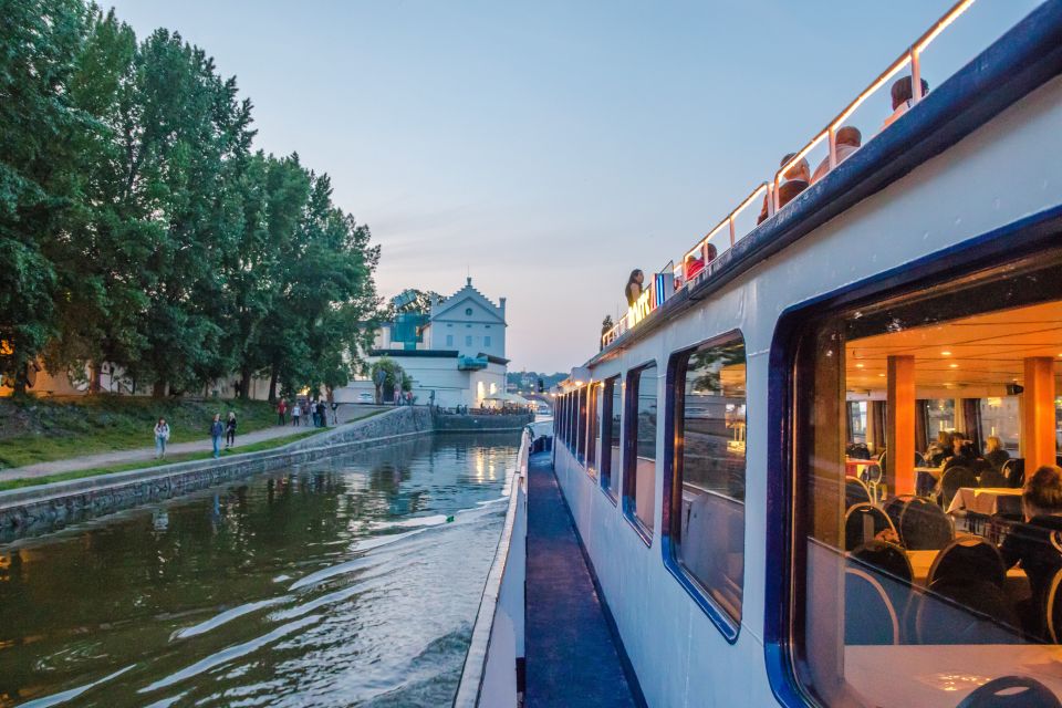 Prague: Sightseeing Boat Cruise with Buffet Dinner - Rudolfinum to the Prague Castle lights: the night view payoff